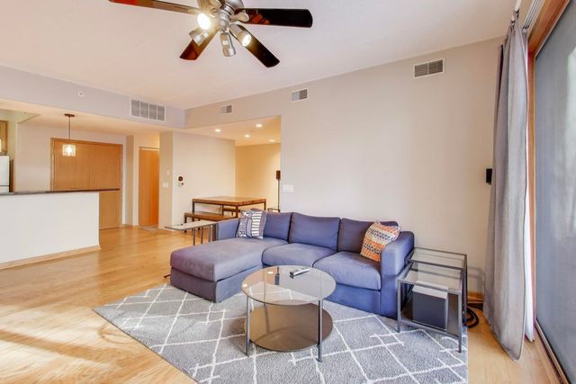 1715 Pavilion Way 206, Park Ridge, IL 60068