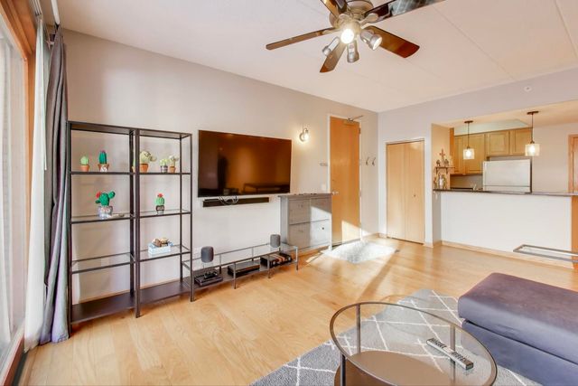 1715 Pavilion Way 206, Park Ridge, IL 60068