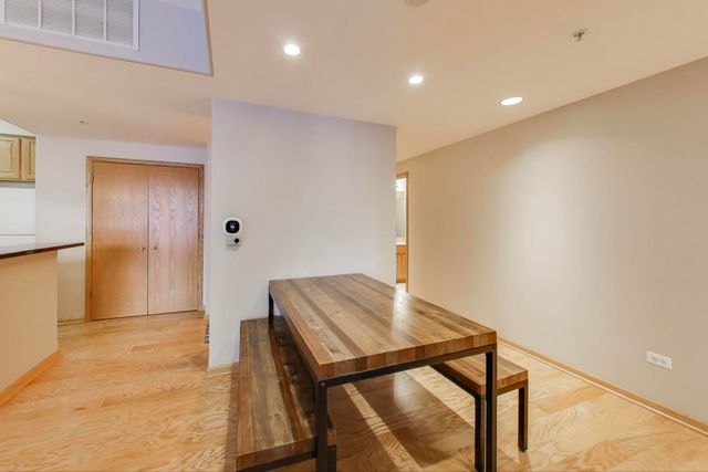 1715 Pavilion Way 206, Park Ridge, IL 60068