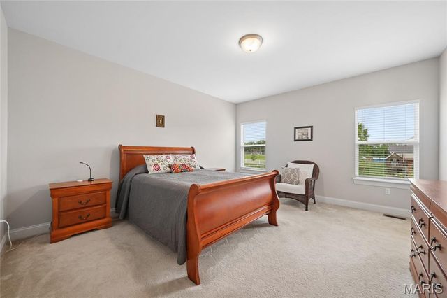 2384 Chemin Avenue, St Charles, MO 63301