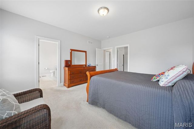 2384 Chemin Avenue, St Charles, MO 63301