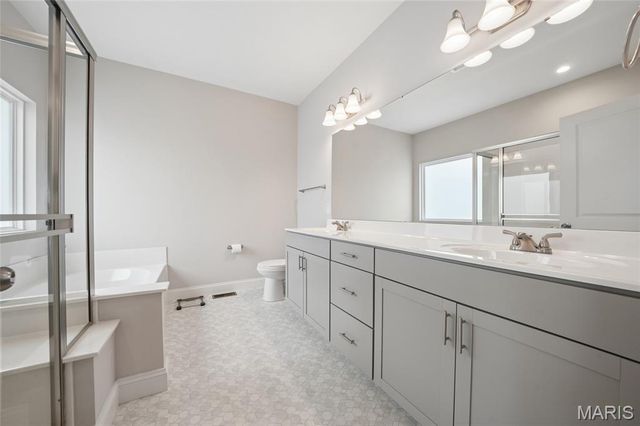 2384 Chemin Avenue, St Charles, MO 63301