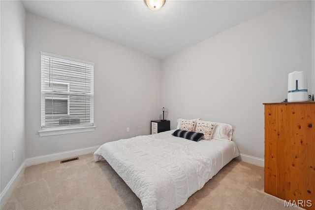 2384 Chemin Avenue, St Charles, MO 63301