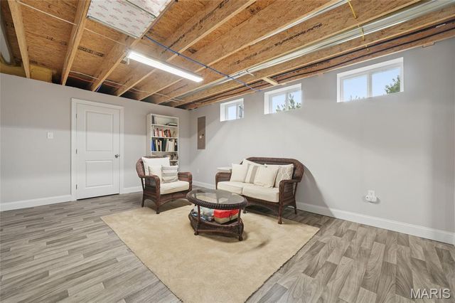 2384 Chemin Avenue, St Charles, MO 63301
