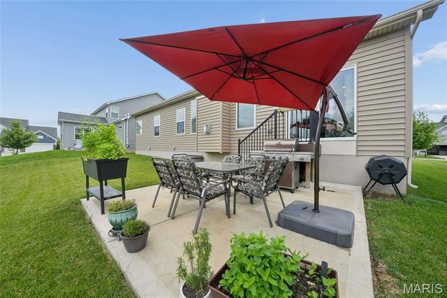 2384 Chemin Avenue, St Charles, MO 63301