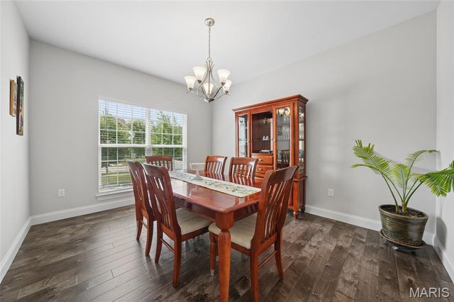 2384 Chemin Avenue, St Charles, MO 63301