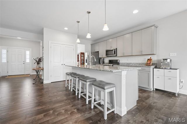 2384 Chemin Avenue, St Charles, MO 63301