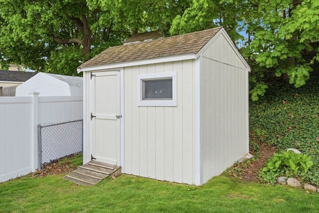 77 Weyham Rd, Weymouth, MA 02191