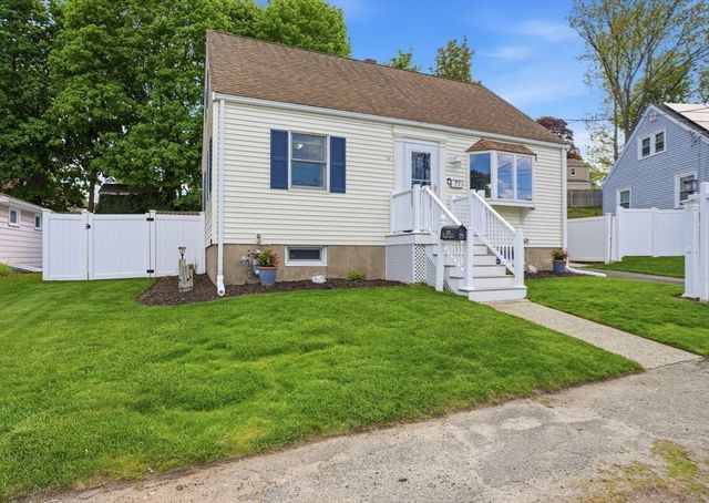 77 Weyham Rd, Weymouth, MA 02191