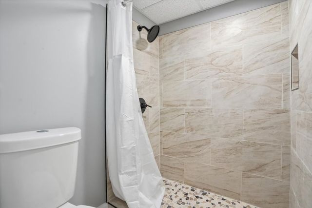 2320 W CHEYENNE Road, Waukegan, IL 60087