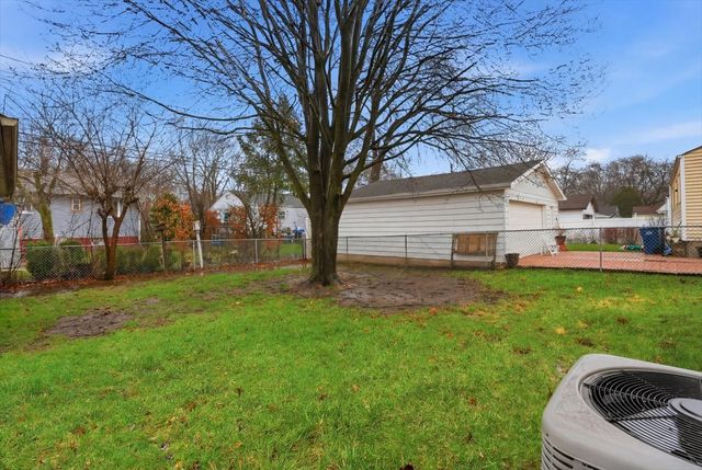 2320 W CHEYENNE Road, Waukegan, IL 60087