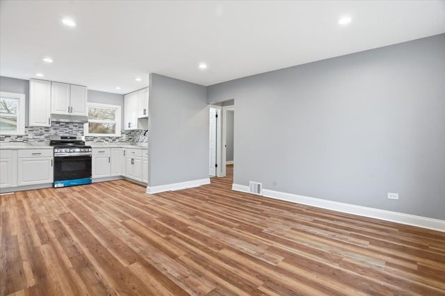 2320 W CHEYENNE Road, Waukegan, IL 60087