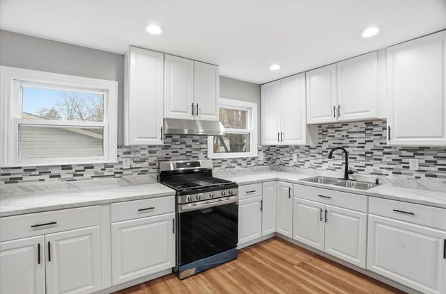 2320 W CHEYENNE Road, Waukegan, IL 60087