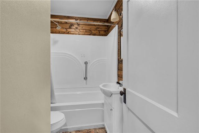 213 S Walnut Street, Seneca, SC 29678