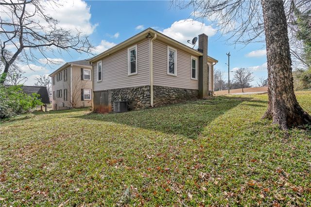 213 S Walnut Street, Seneca, SC 29678