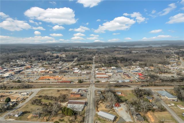 213 S Walnut Street, Seneca, SC 29678