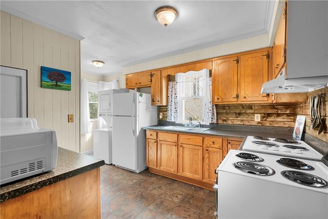 213 S Walnut Street, Seneca, SC 29678