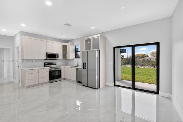 2807 74th ST W, Lehigh Acres, FL 33971