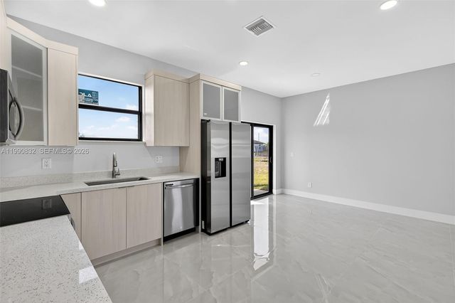 2807 74th ST W, Lehigh Acres, FL 33971