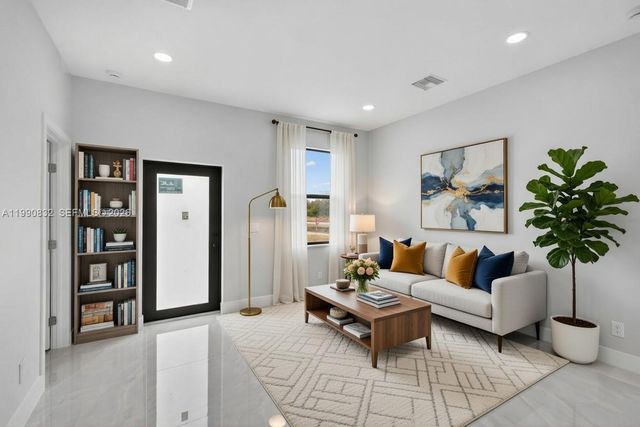 2807 74th ST W, Lehigh Acres, FL 33971