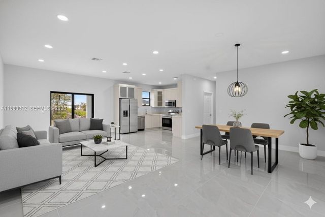 2807 74th ST W, Lehigh Acres, FL 33971