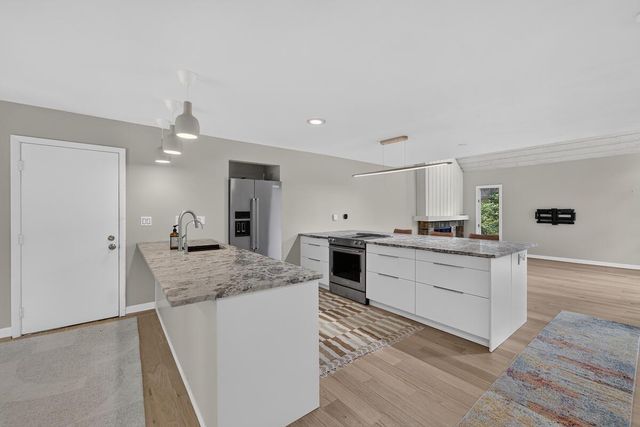 152 Lakefield COURT, Wind Point, WI 53402