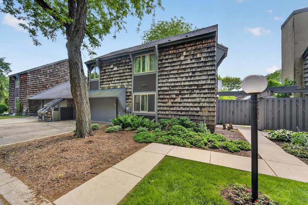 152 Lakefield COURT, Wind Point, WI 53402