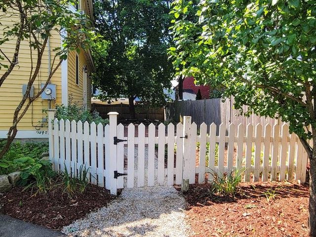 53 Prospect Street, Henniker, NH 03242