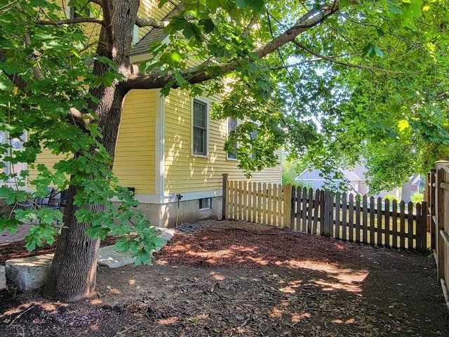 53 Prospect Street, Henniker, NH 03242