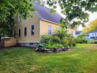 53 Prospect Street, Henniker, NH 03242