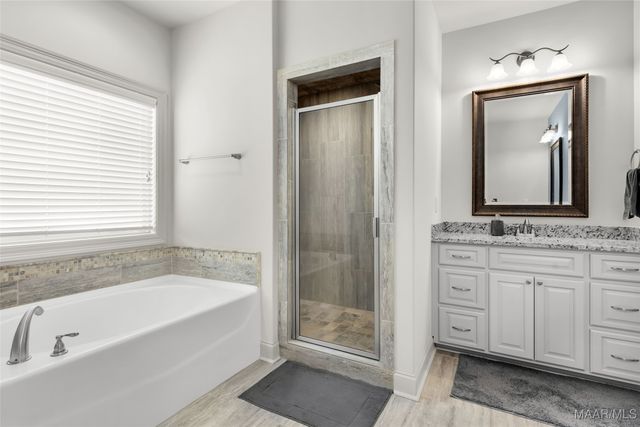 212 Spruce Knoll Lane, Elmore, AL 36025