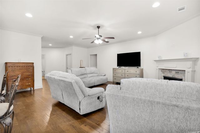 212 Spruce Knoll Lane, Elmore, AL 36025