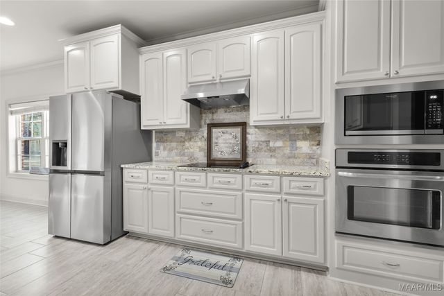 212 Spruce Knoll Lane, Elmore, AL 36025