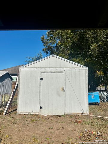 4355 Redcap Dr, San Antonio, TX 78222