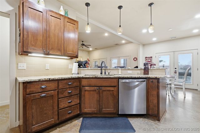 2413 W 109th Street S, Jenks, OK 74037