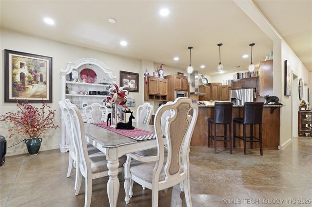 2413 W 109th Street S, Jenks, OK 74037