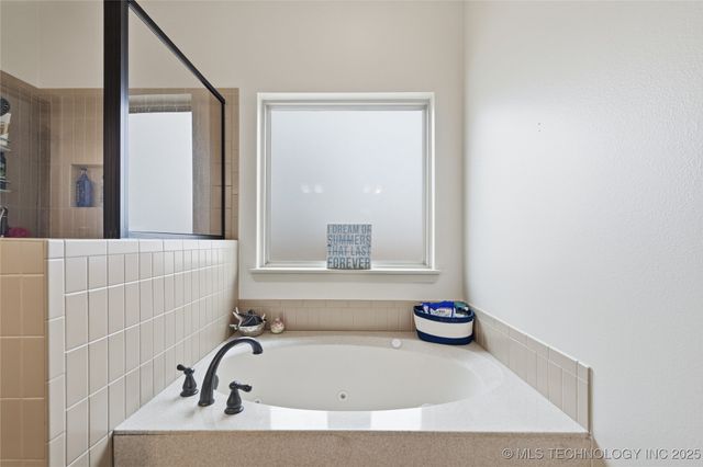 2413 W 109th Street S, Jenks, OK 74037