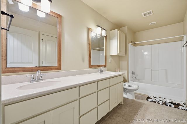 2413 W 109th Street S, Jenks, OK 74037