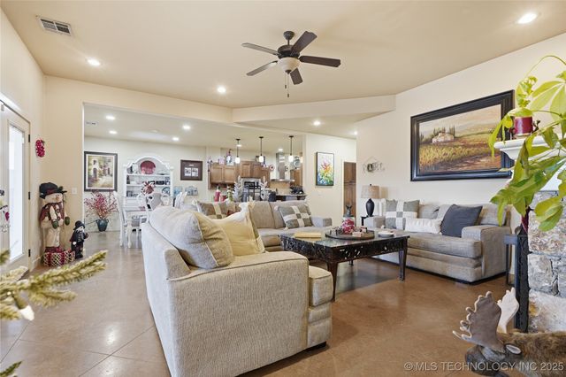 2413 W 109th Street S, Jenks, OK 74037