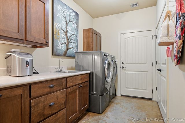 2413 W 109th Street S, Jenks, OK 74037