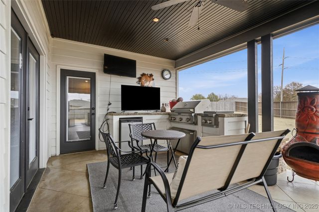 2413 W 109th Street S, Jenks, OK 74037