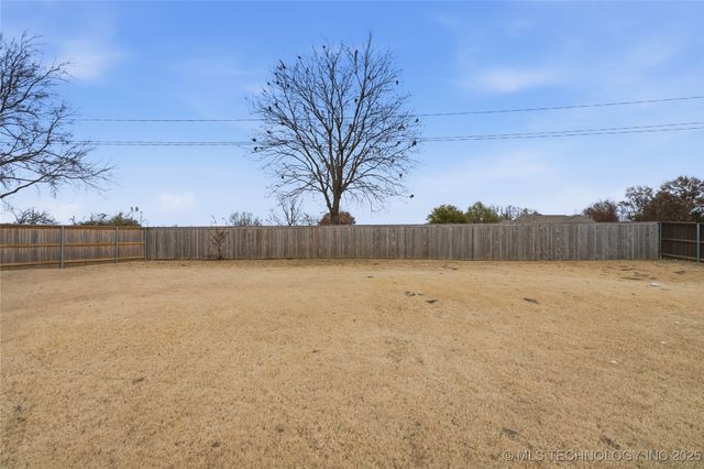 2413 W 109th Street S, Jenks, OK 74037
