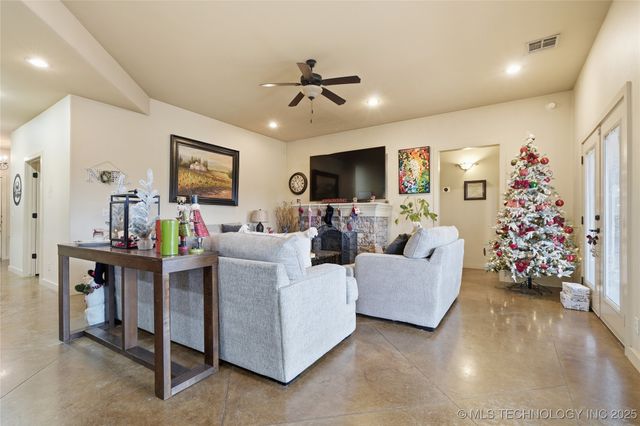 2413 W 109th Street S, Jenks, OK 74037