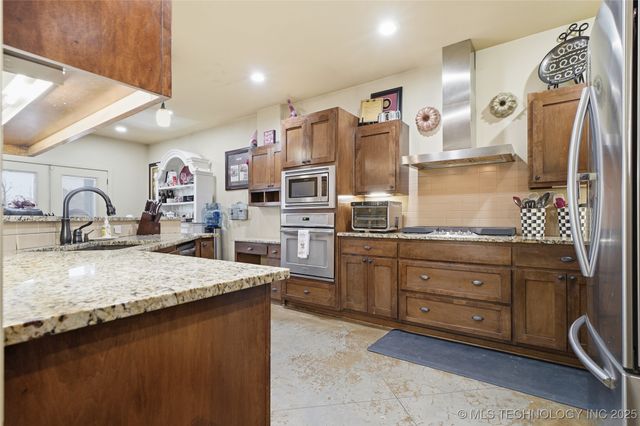 2413 W 109th Street S, Jenks, OK 74037