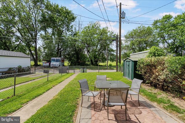 1974 SEARLES RD, Dundalk, MD 21222