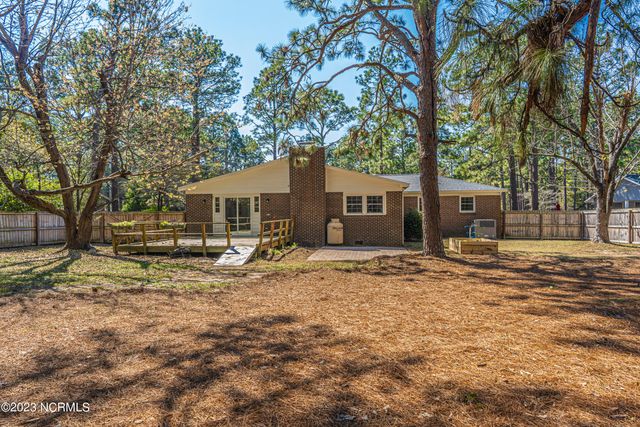 1573 W Pennsylvania Avenue Ext, Southern Pines, NC 28387