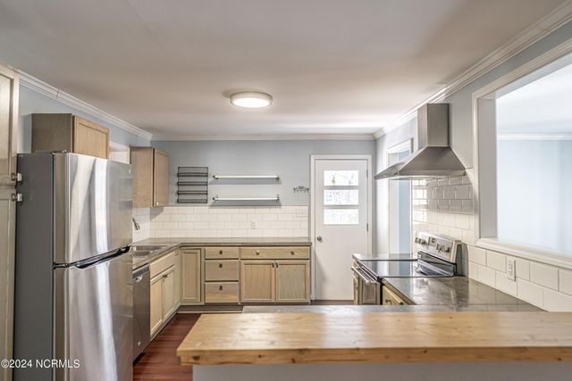 1573 W Pennsylvania Avenue Ext, Southern Pines, NC 28387