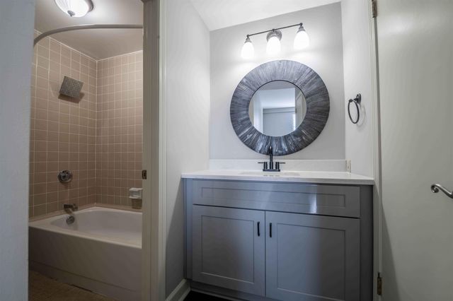 109 N Main St Apt 806, Memphis, TN 38103