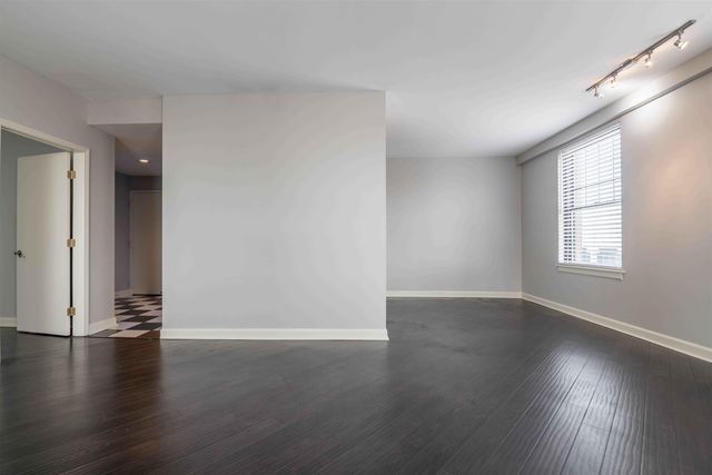 109 N Main St Apt 806, Memphis, TN 38103