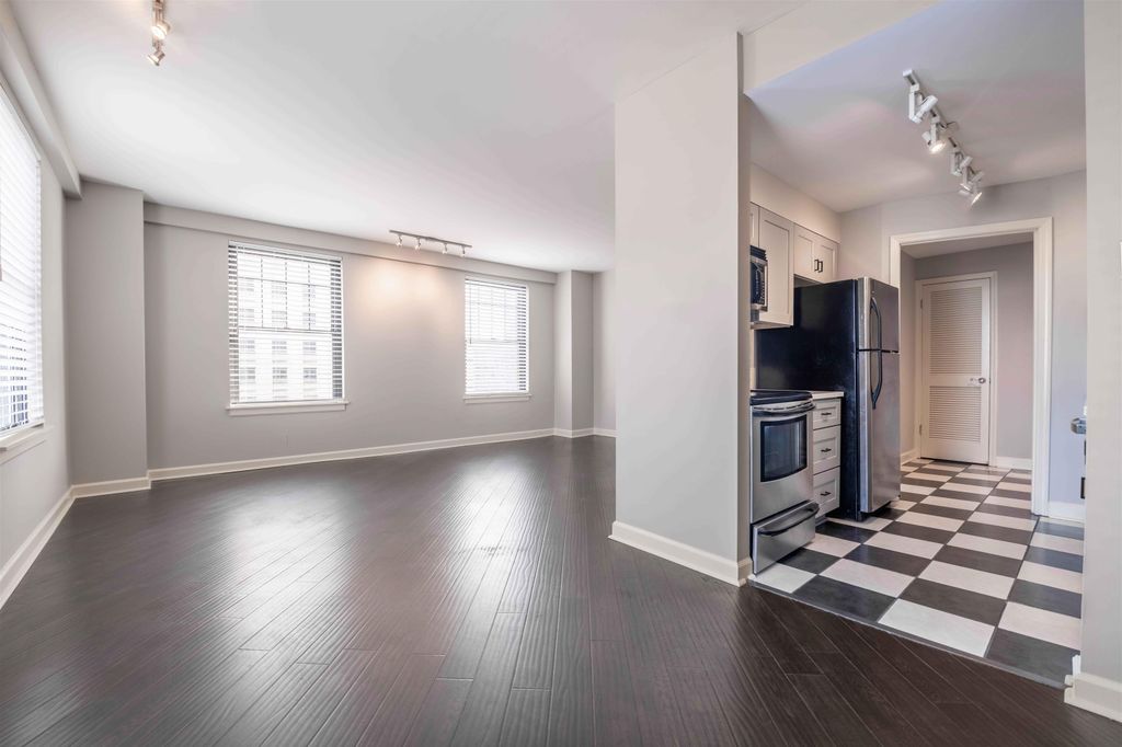 109 N Main St Apt 806, Memphis, TN 38103